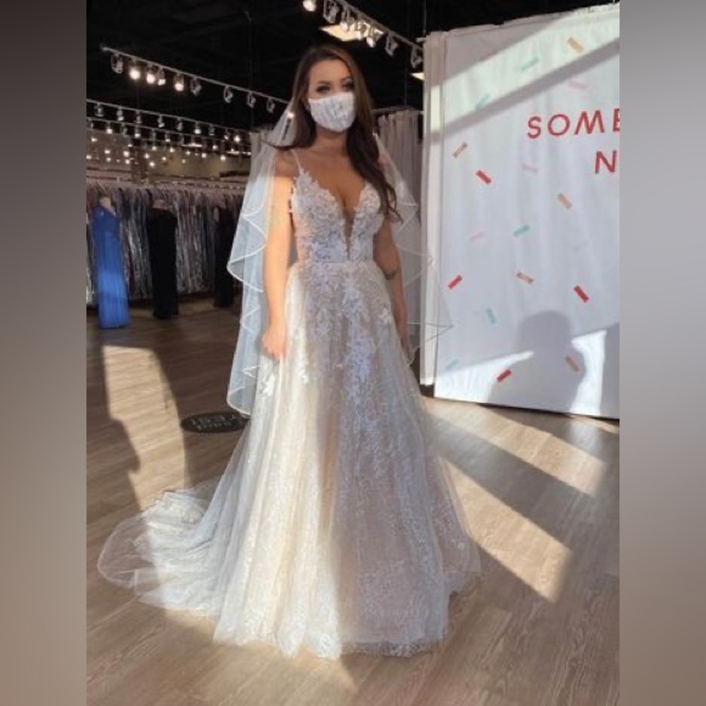 NWOT Shimmery A-Line Floral Tulle Wedding Gown